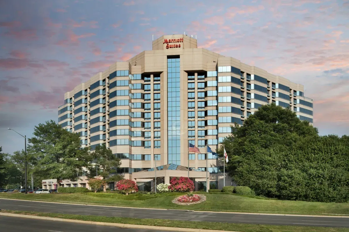 Securing Keys & Enhancing Accountability: Marriott Suites’ e‑Track Success Story
