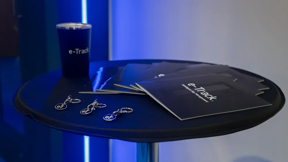 e-track-table