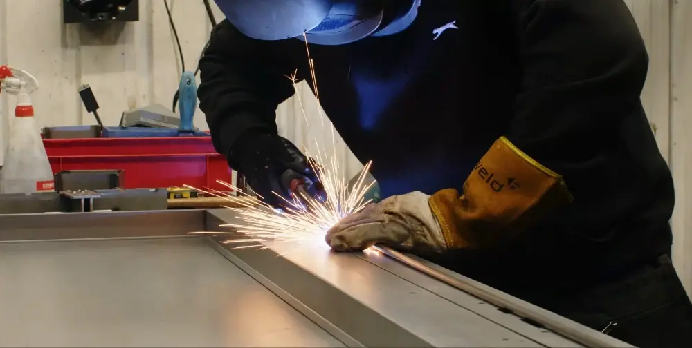 e-Track welding process of electronic key cabinets