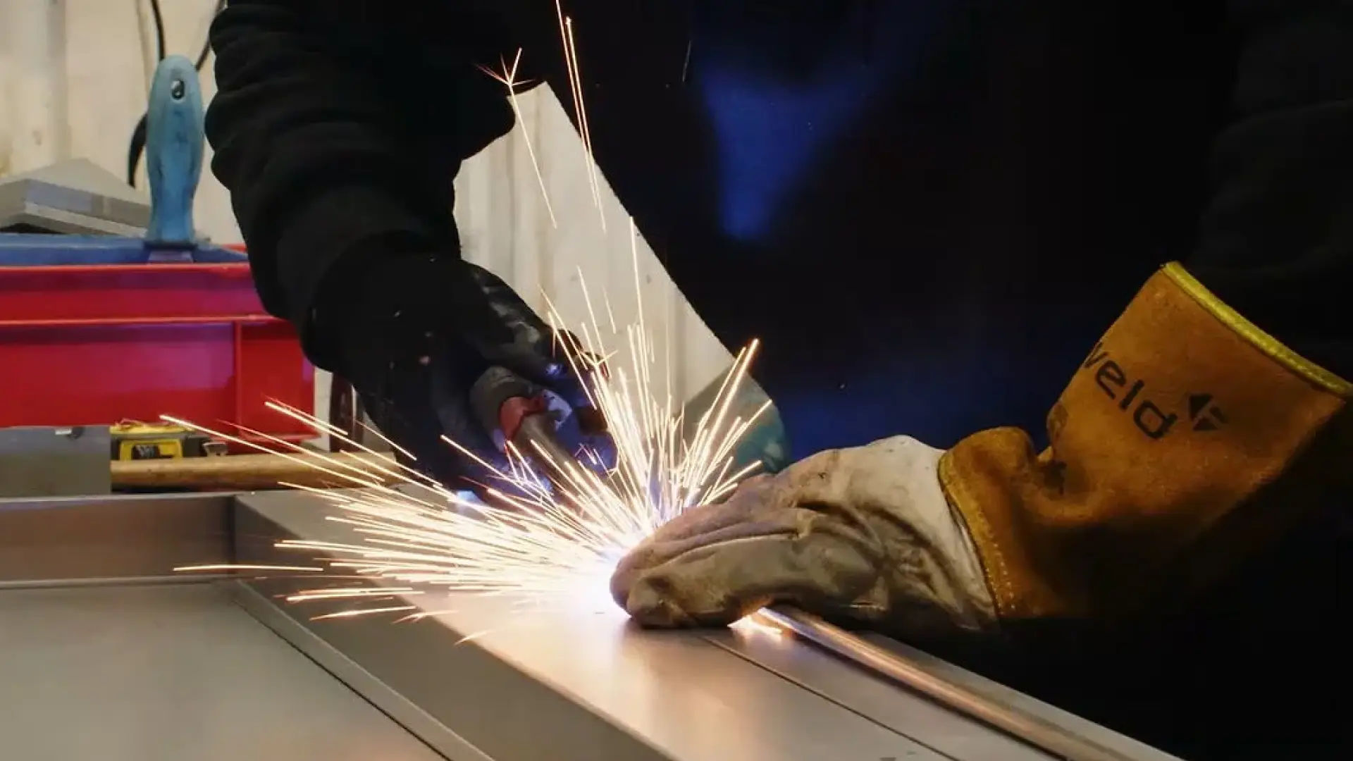 welding process of e-Track electronic key cabinets