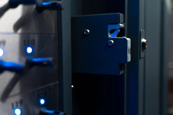 e-Track cabinet lock for electronic key cabinets