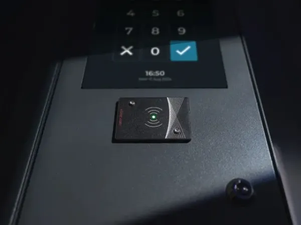 e-Track Cabinet Touchscreen