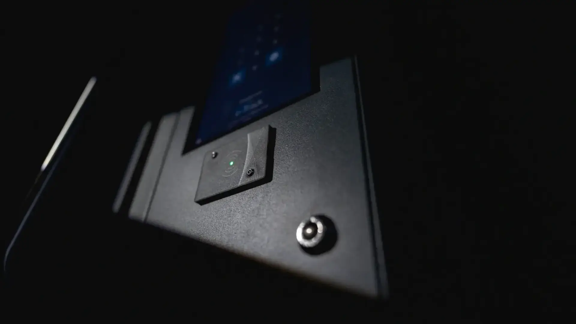 e-Track cabinet touchscreen and RFID reader